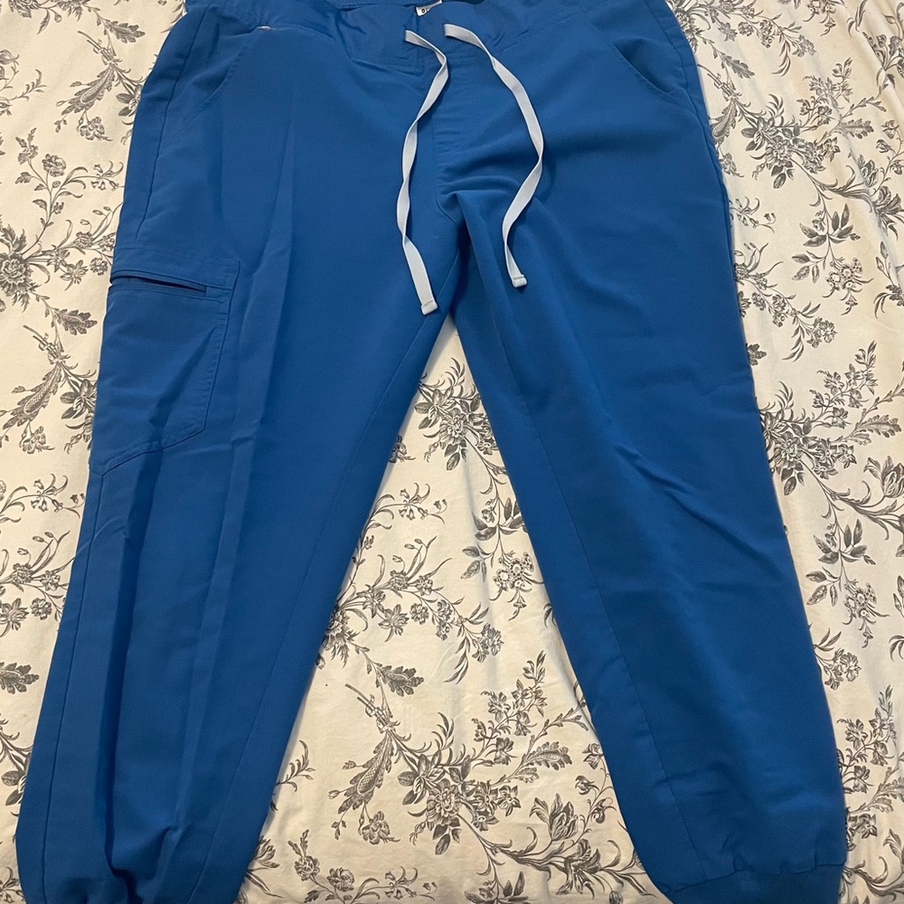 Women’s Scrubs - Figs Zamora Size L/Petite